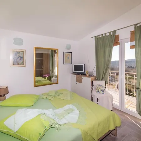 Three-bedroom In Labin Prázdninový dům Trogir