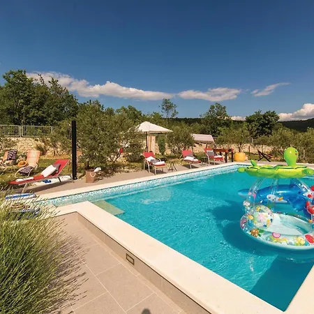 Three-bedroom In Labin *