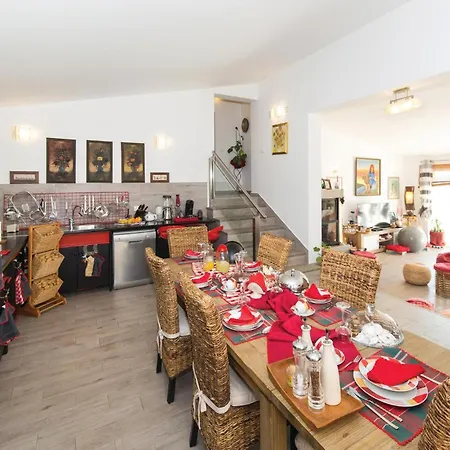 別荘 Beautiful In Trogir With Kitchen *
