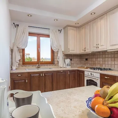 別荘 Beautiful In Trogir With Kitchen *