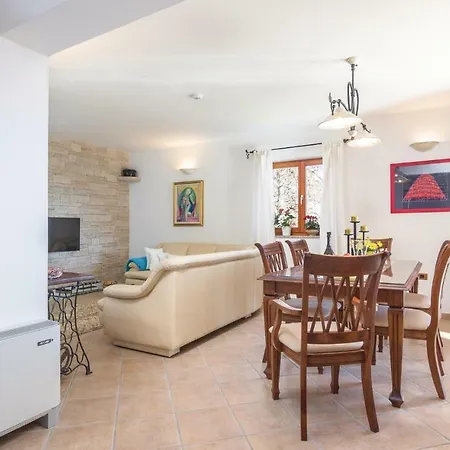 Three-bedroom In Labin * Trogir