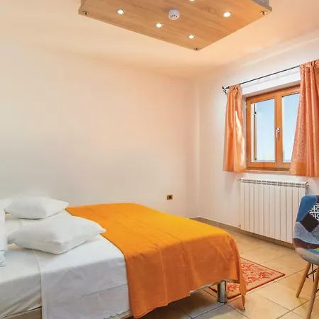Three-bedroom In Labin Prázdninový dům *