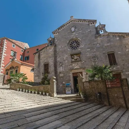Three-bedroom In Labin Prázdninový dům *