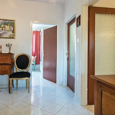 Three-bedroom In Labin *
