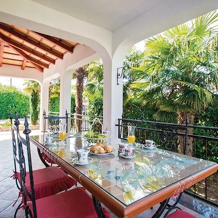 Three-bedroom In Labin * Trogir