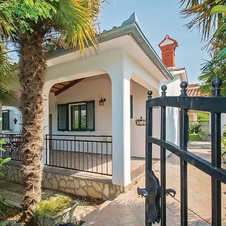 Three-bedroom In Labin Prázdninový dům *
